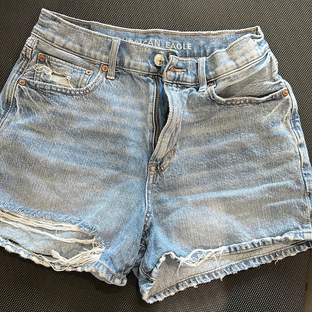 American Eagle Outfitters size 4 90’s Highest Rise Boyfriends Short